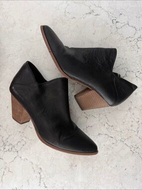 Frye Black Leather Heeled Ankle Boots with Stacked Wood Block Heel